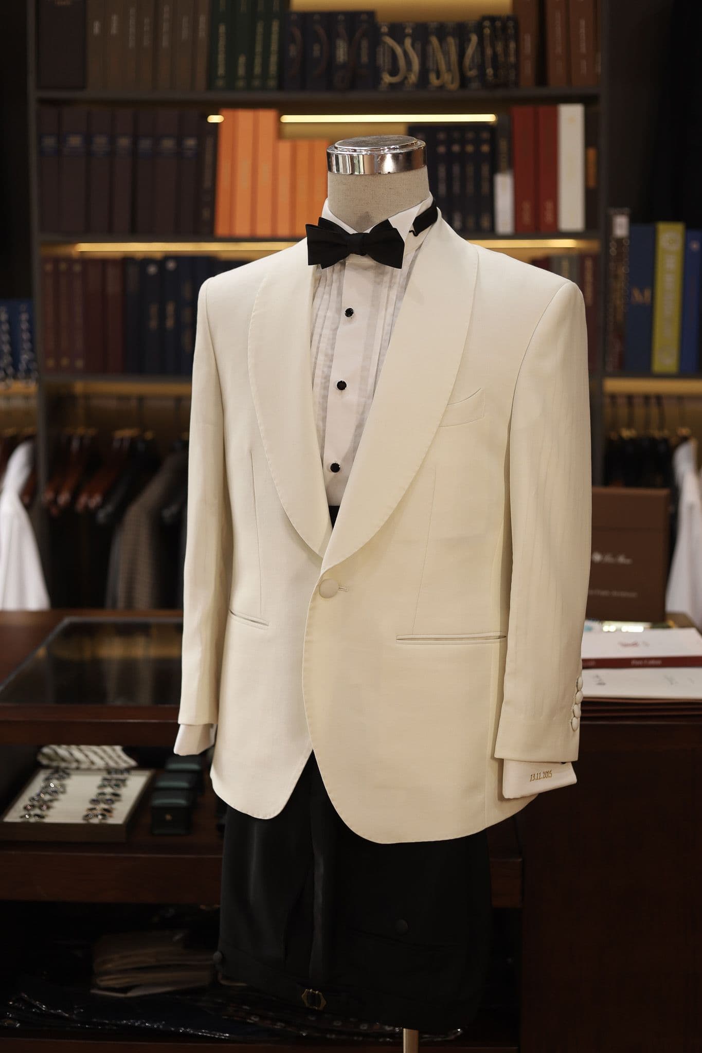 Nobility Wool White Tuxedo Shawl Lapel