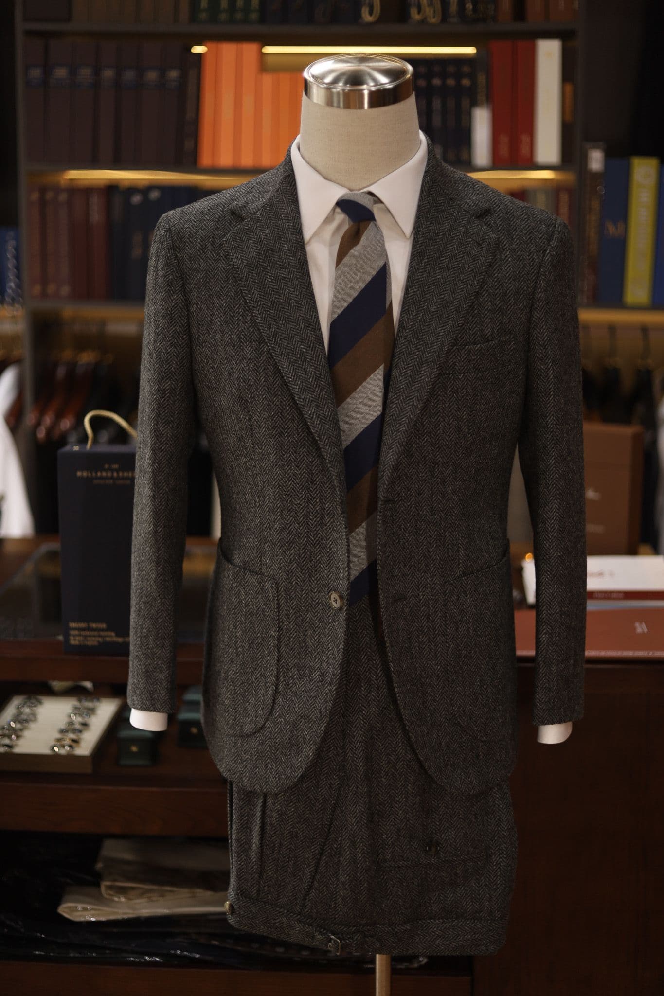 grey-herringbone-holland-and-sherry-sherry-tweed-suit